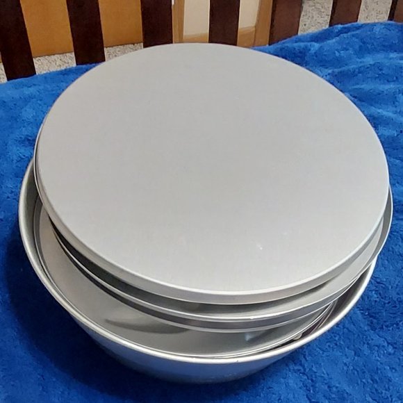 Multi-Event Cake Pan Set with 7 inserts - WIlton - Picture 13 of 14